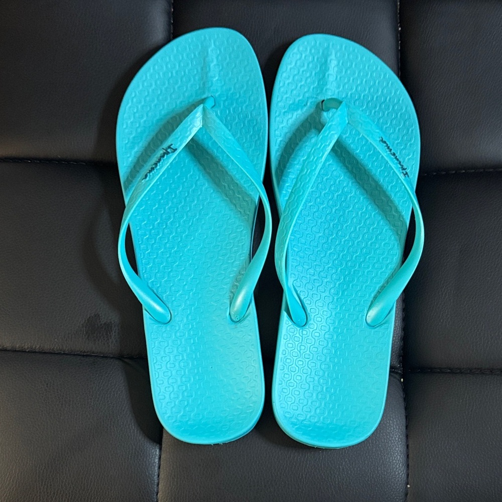 NWOT Turquoise Flip Flops
